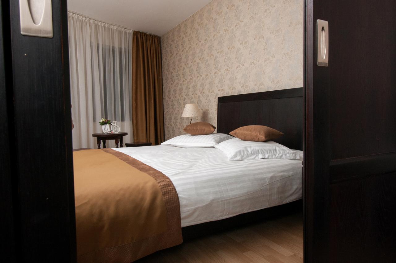 Complex Mona Caraiman Hotel Buşteni Buitenkant foto