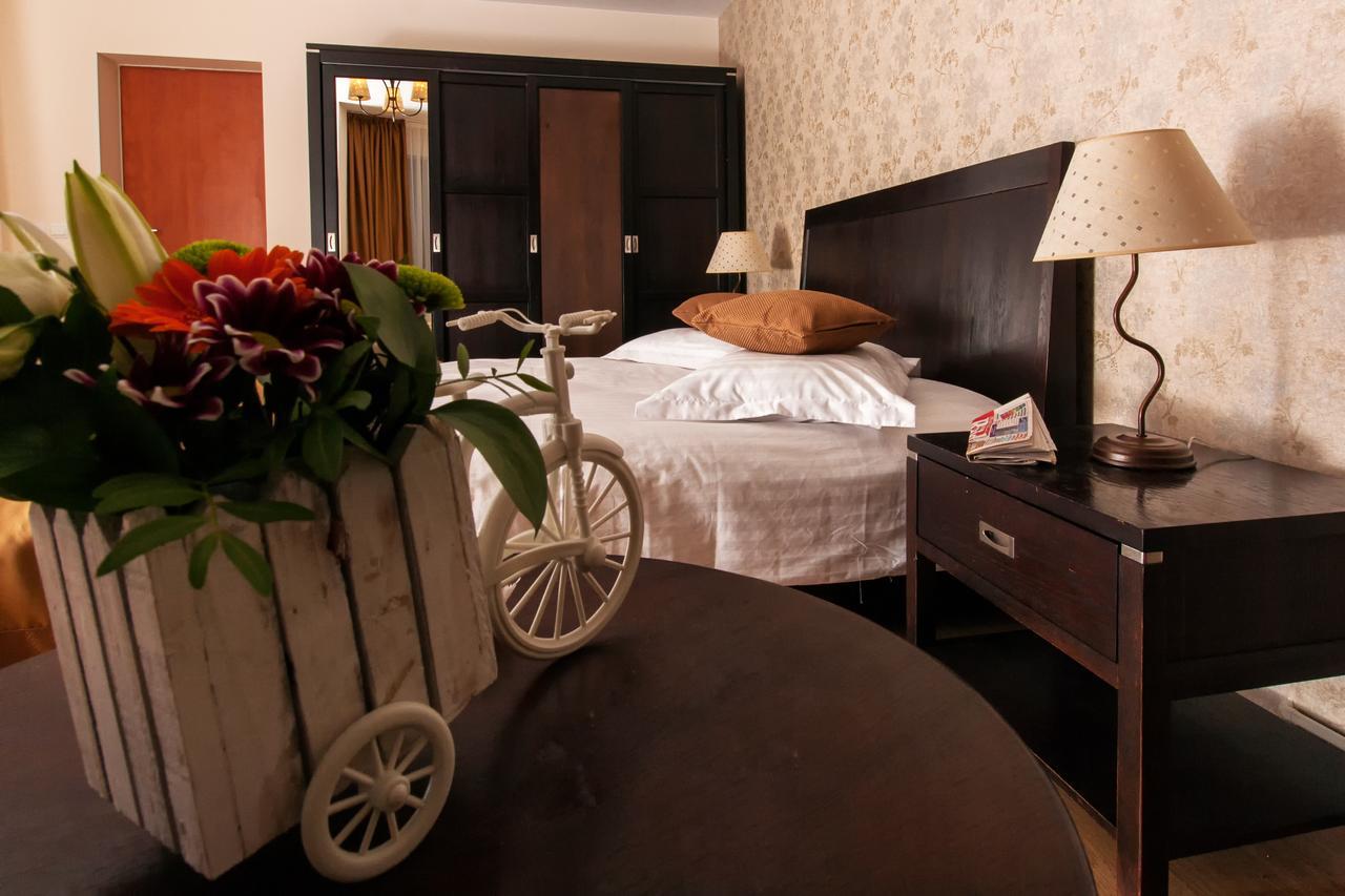 Complex Mona Caraiman Hotel Buşteni Buitenkant foto