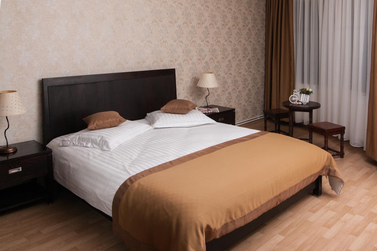 Complex Mona Caraiman Hotel Buşteni Buitenkant foto