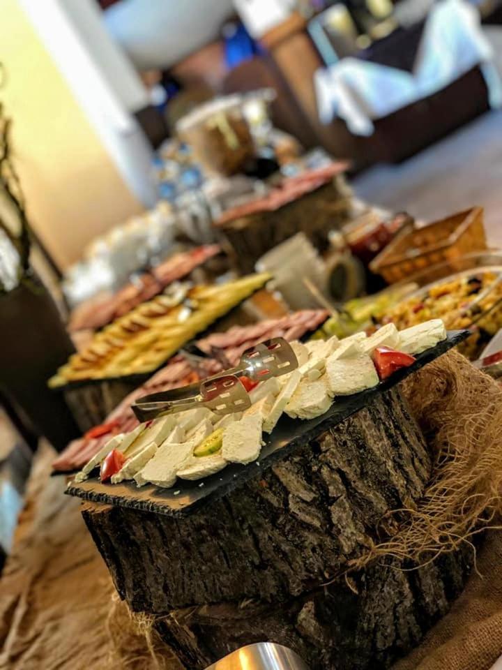 Complex Mona Caraiman Hotel Buşteni Buitenkant foto